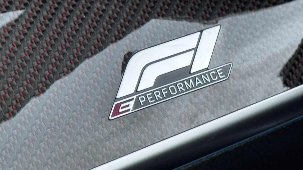 MERCEDES BENZ AMG C63 S E PERFORMANCE ENSAIO 2025 19