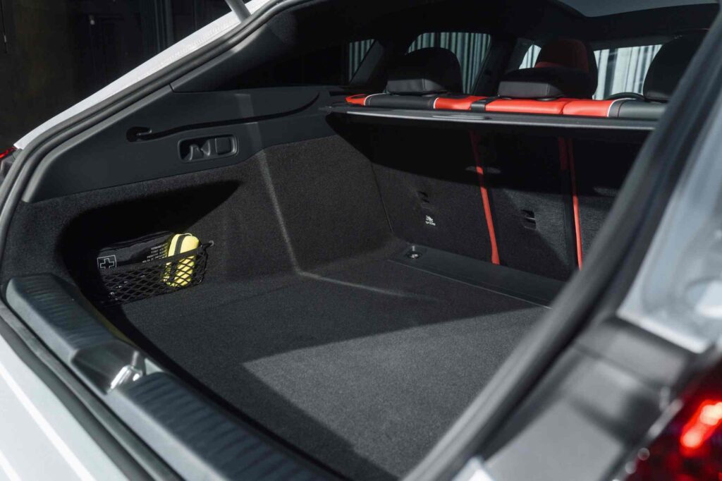 Der neue Mercedes Benz CLA Shooting Brake mit EQ Technologie: mehr Raum für Intelligenz The all new Mercedes Benz CLA Shooting Brake with EQ Technology – more room for intelligence