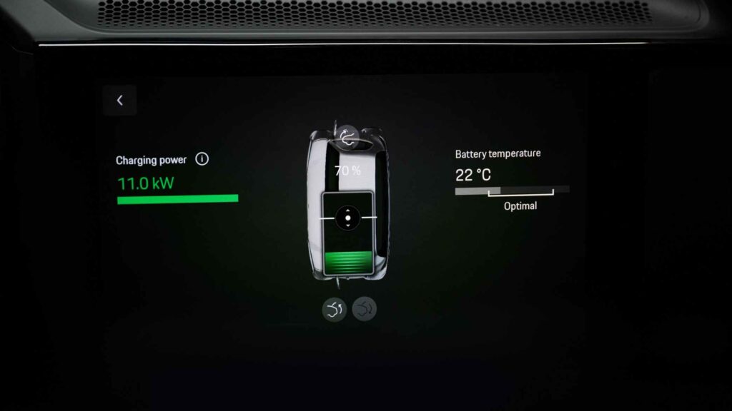 PORSCHE CAYENNE EV 2025 6