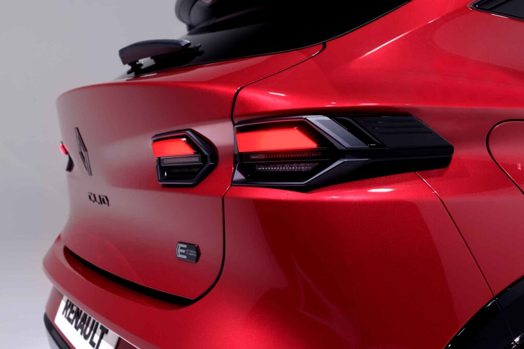 RENAULT CLIO VI FULL HYBRID E TECH (RB3B1 HEV)