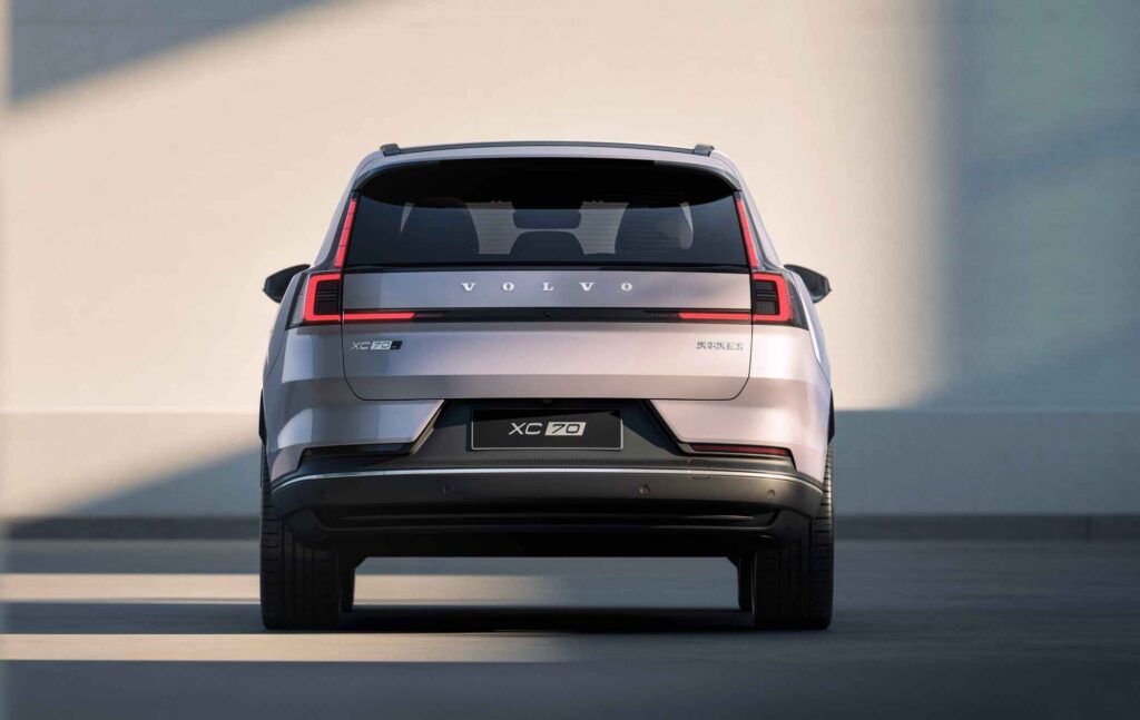 Volvo Cars reveals the new XC70 – a plug in hybrid for every journey