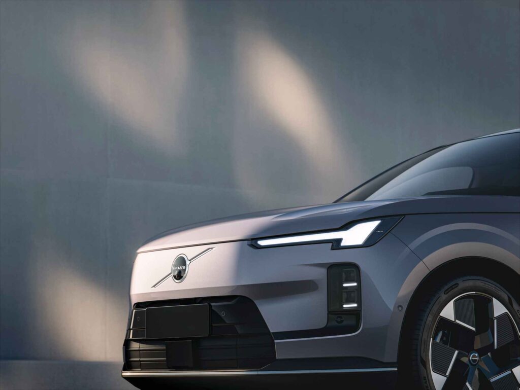 Volvo Cars reveals the new XC70 – a plug in hybrid for every journey