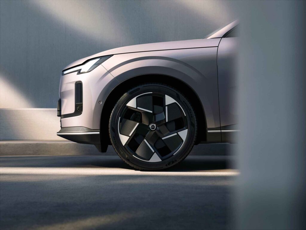 Volvo Cars reveals the new XC70 – a plug in hybrid for every journey