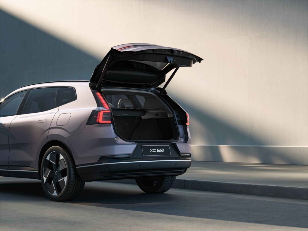 Volvo Cars reveals the new XC70 – a plug in hybrid for every journey