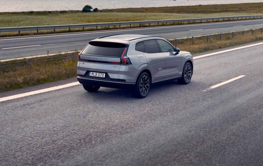 Volvo Cars reveals the new XC70 – a plug in hybrid for every journey
