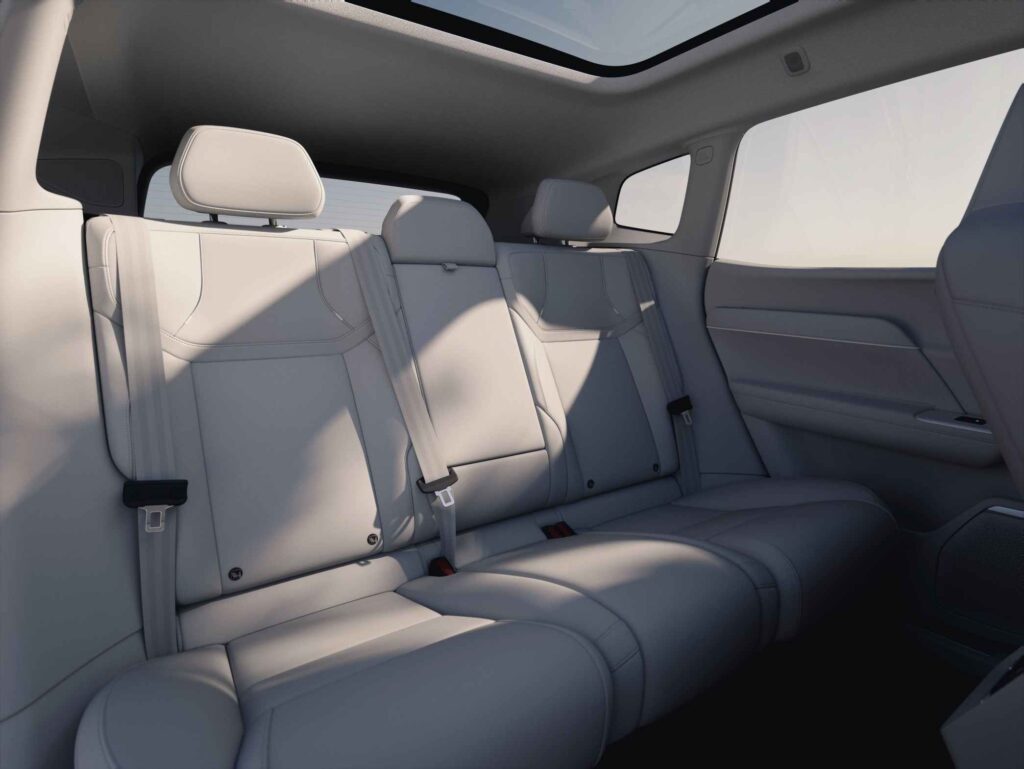 Volvo Cars reveals the new XC70 – a plug in hybrid for every journey