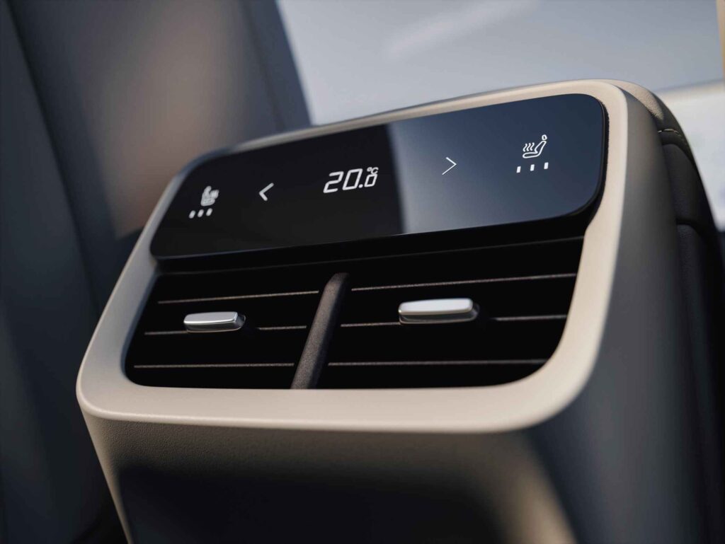 Volvo Cars reveals the new XC70 – a plug in hybrid for every journey
