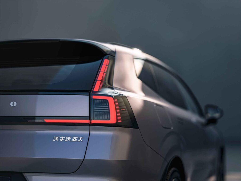 Volvo Cars reveals the new XC70 – a plug in hybrid for every journey