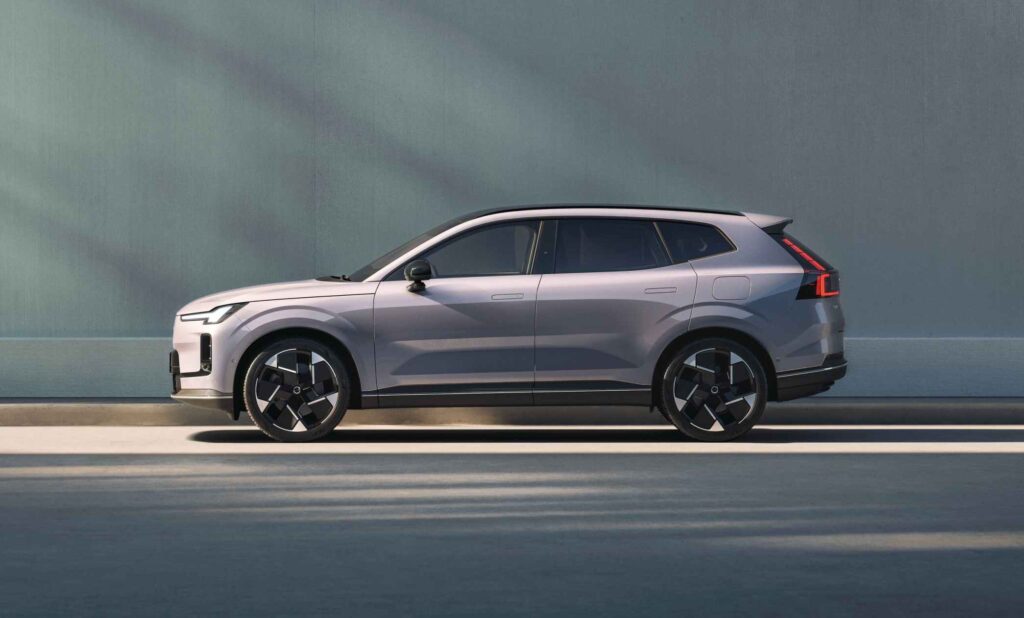 Volvo Cars reveals the new XC70 – a plug in hybrid for every journey